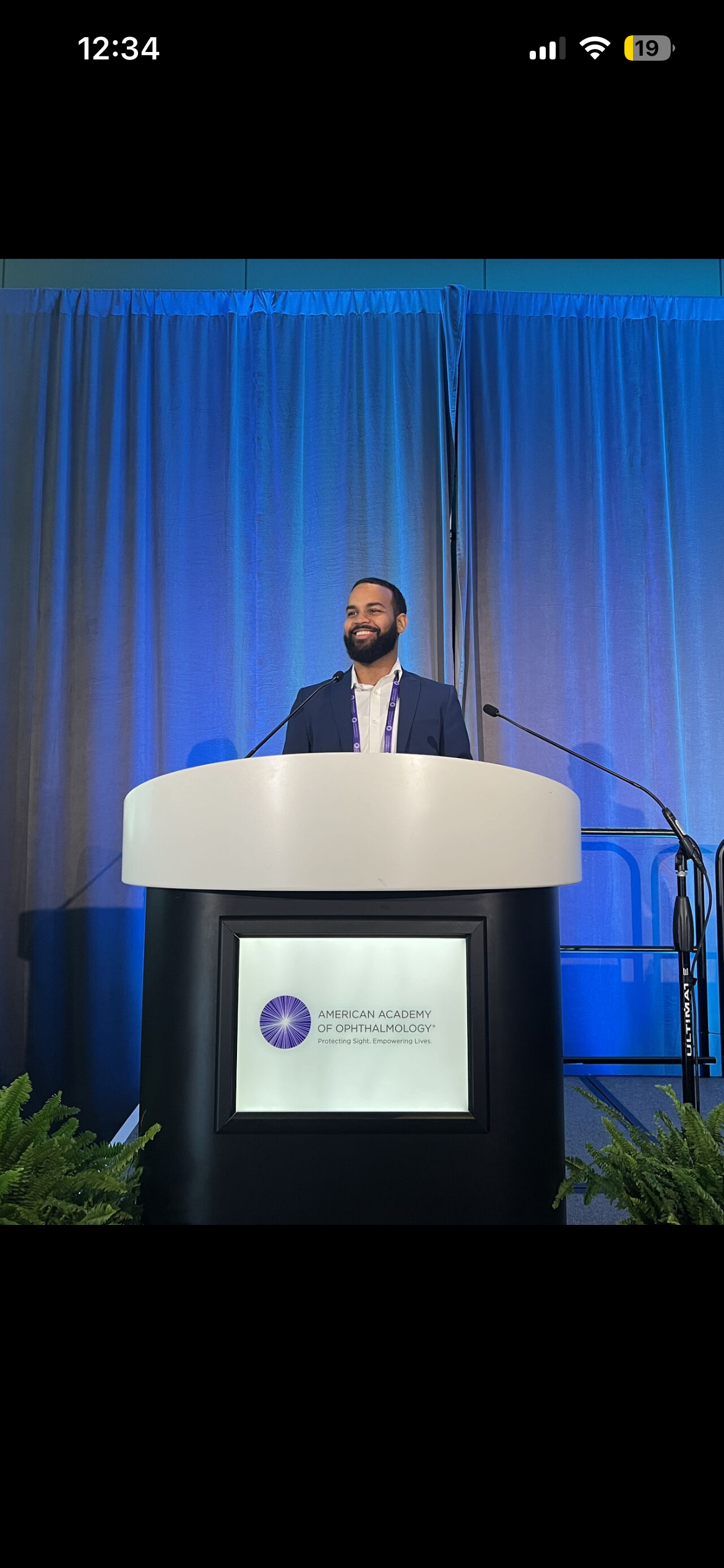 AAO 2024 Poster Presenter — Fares Siddig at the AAO podium